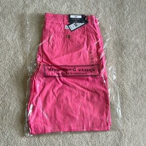 Size 40 pink vineyard vine khaki shorts. Never worn. Never been open.